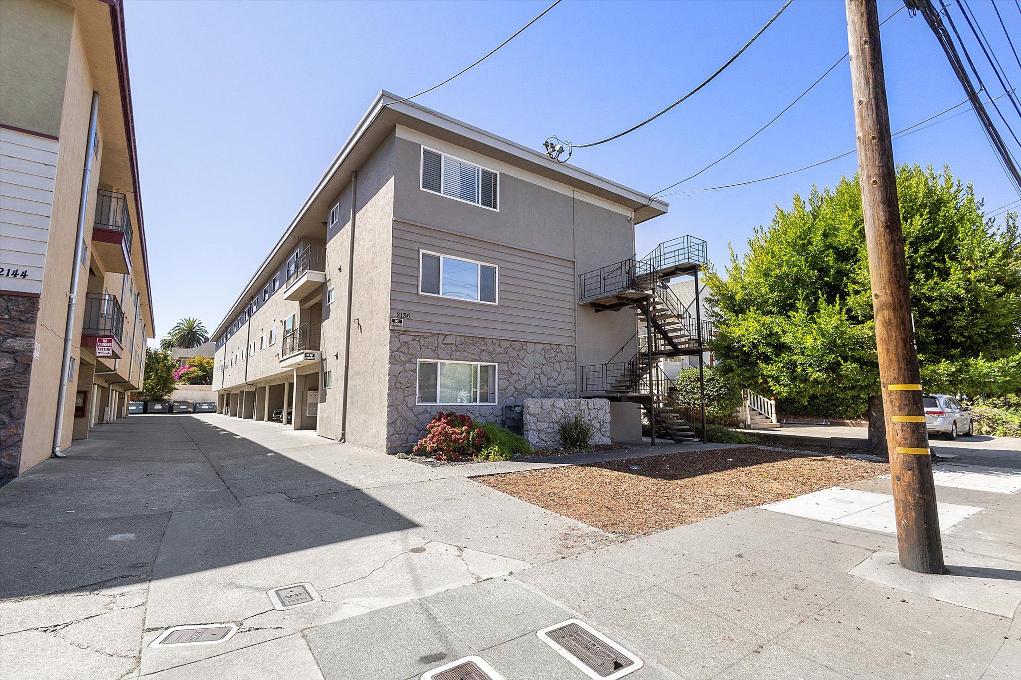 2136 Lincoln Ave #J
