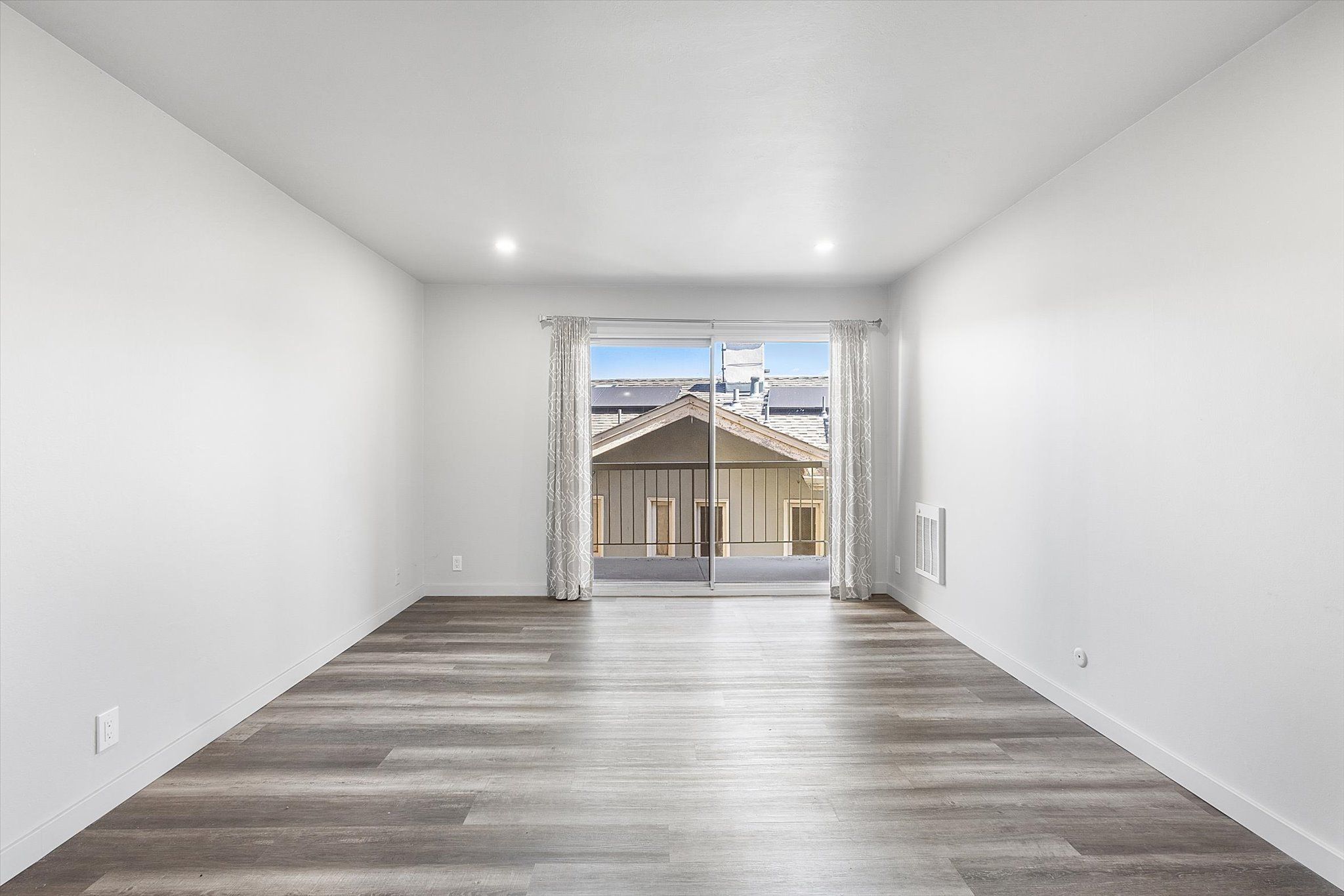 528 Merritt Ave #302